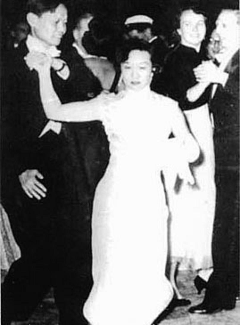 杨振宁和妻子杜致礼年轻时