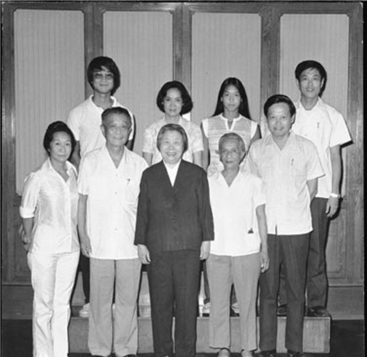 前左一   杜致礼    与前右一  杨振宁    1978年