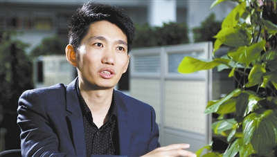 白彦平：心中有爱 笔下有情